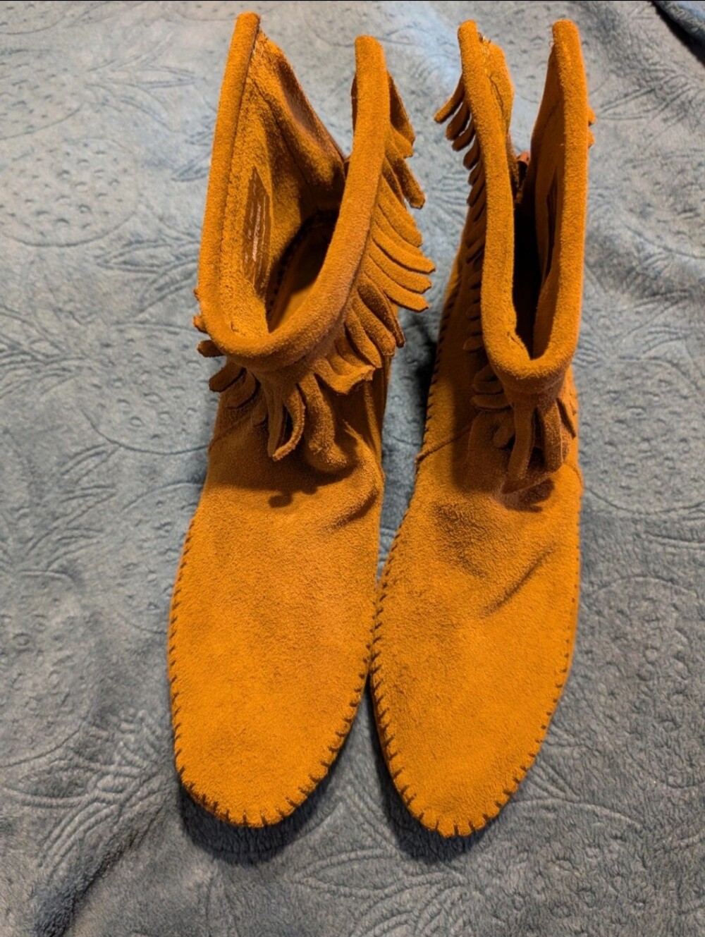 NEW Never Worn Minnetonka Brown Suede Fringe Back Zip Ankle Moccasin Boots